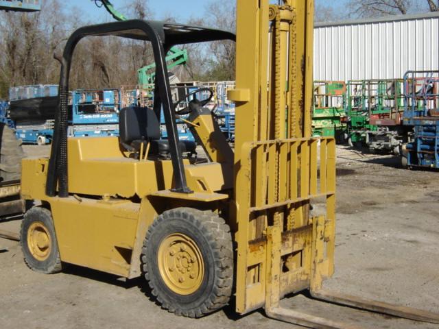 Cat forklift 8000lbs cap