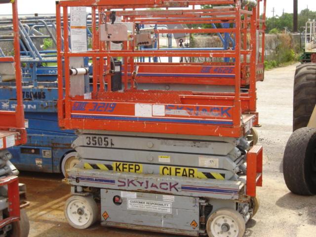 SKYJACK 3219 scissor lift