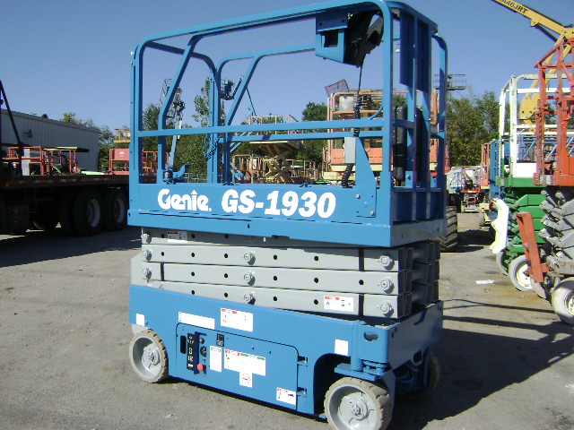 GENIE 1930 electric compact scissorlift